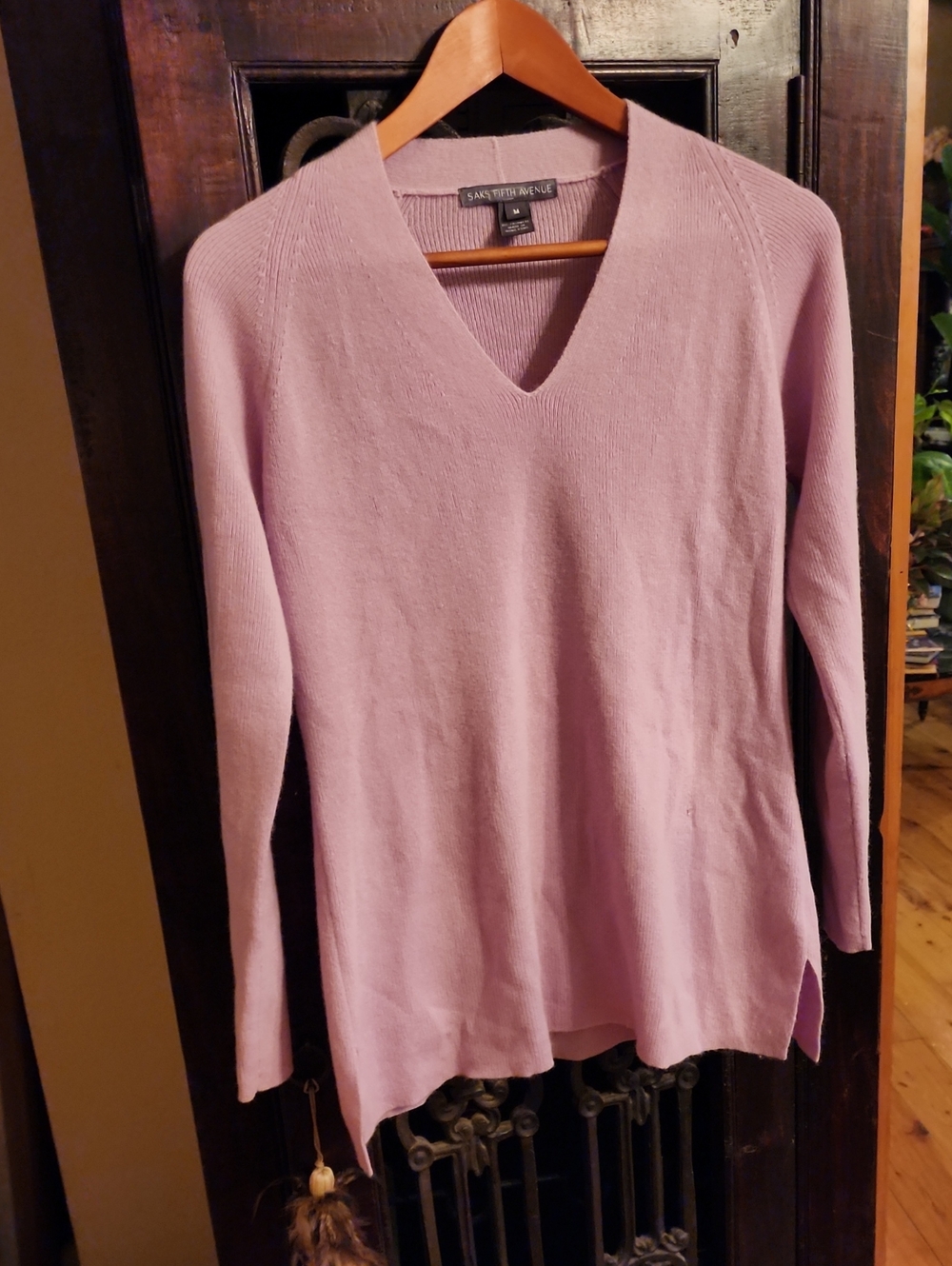 Saks Fifth Avenue Light Lilac Pure Cashmere V-Neck Sweater, Size M